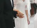 Para ślubna trzyma się za ręce. Czy do ślubu potrzebne jest świadectwo religii? Zależy od wyboru pary.