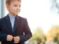 Jak ubrać chłopca na komunię jako gość, by wyglądał elegancko i wygodnie