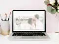 Laptop z interaktywną stroną www "Pobieramy się!" pokazuje przyczyny rezygnacji z drukowanych zaproszeń.