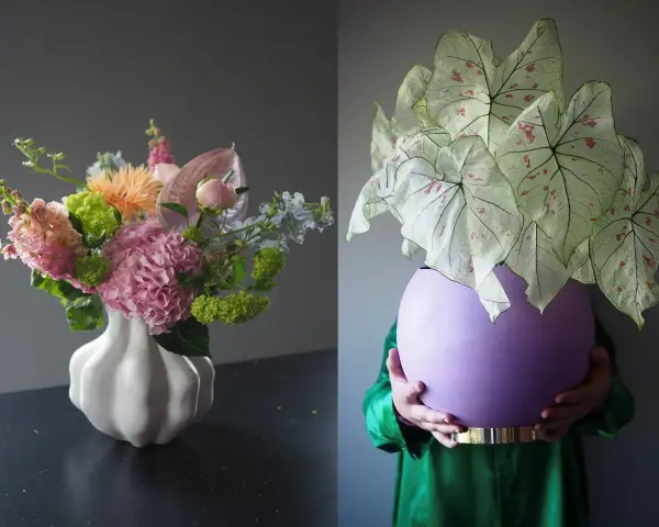 Bukiet w stylu "garden party" 2026: różowe hortensje, anthurium, róże. Po prawej ozdobna kalozja w fioletowej donicy.