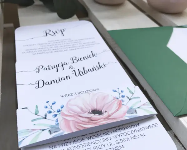 Zaproszenie ślubne Patrycji i Damiana z prośbą o potwierdzenie obecności, z miejscem na dopisanie osoby towarzyszącej.