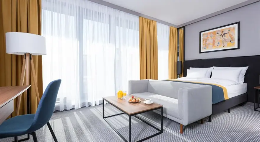 Czy w hotelu można przyjmować gości? Zasady, które musisz znać