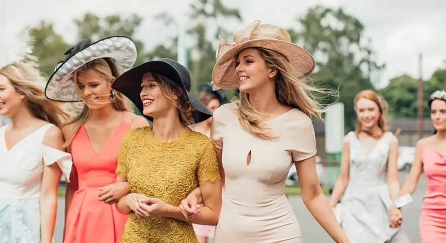 Jak się ubrać na poprawiny jako gość - elegancja bez przesady