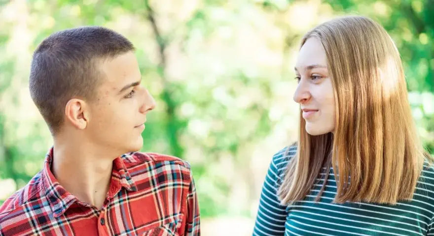 Jak zaprosić dziewczynę na studniówkę, by zrobiło to wrażenie?