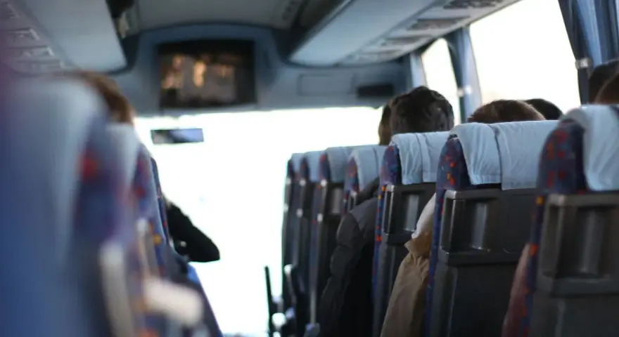 Powrót z wesela autobusem. Jak zaplanować logistykę powrotu z wesela, transport i bezpieczeństwo gości.