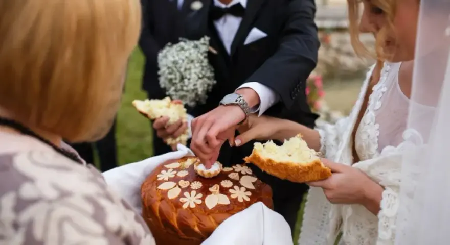 Co robi starościna na weselu? Odkryj jej kluczowe obowiązki i tradycje