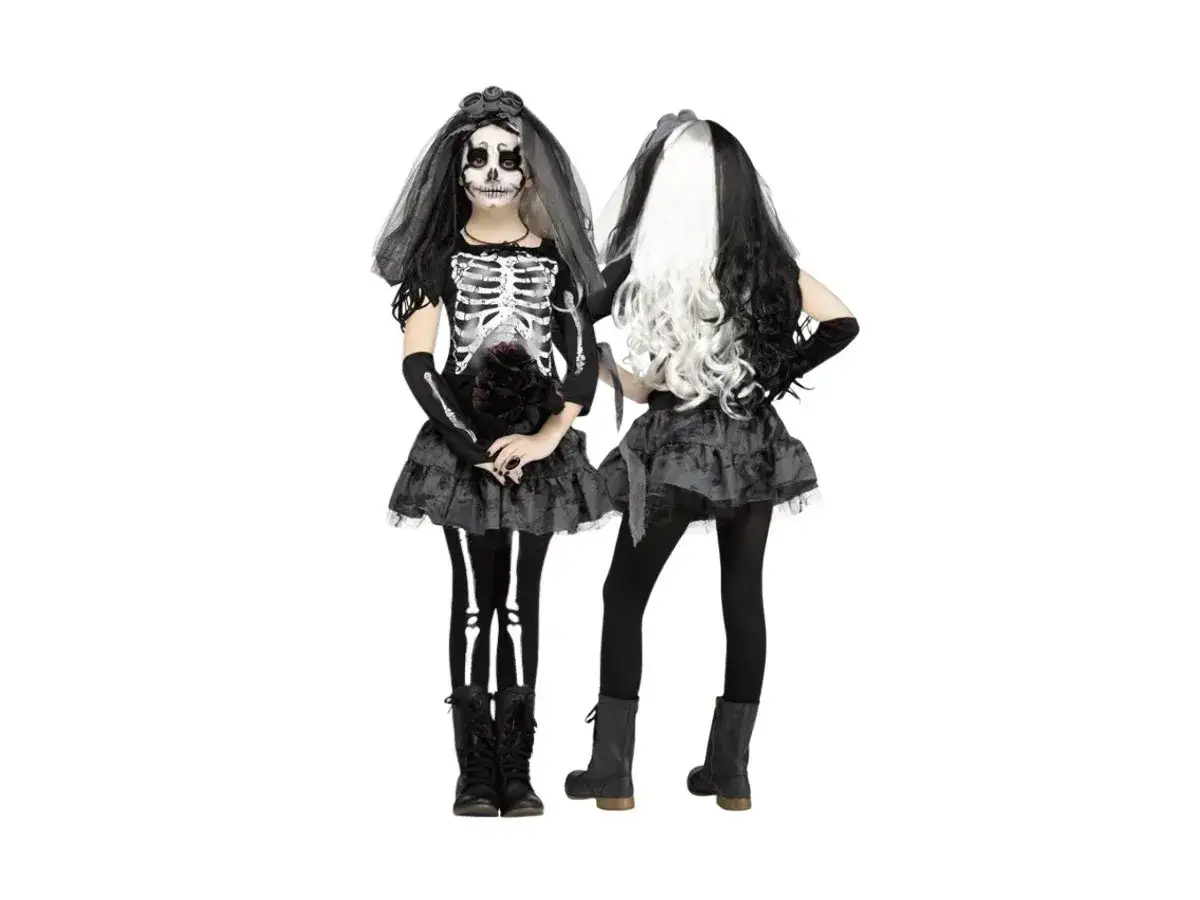 Damski strój na Halloween w stylu szkieletu panny młodej z welonem i bukietem.