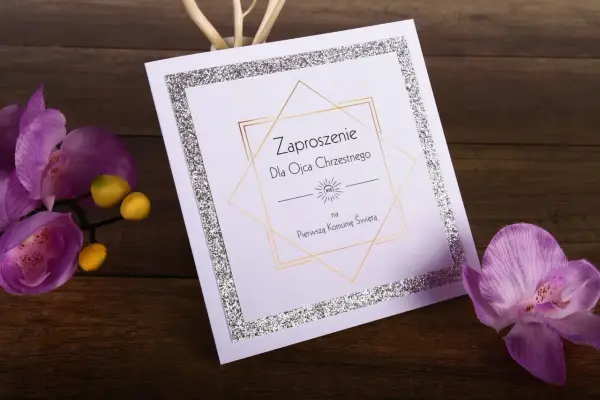 Eleganckie zaproszenie na Komunię Świętą dla Ojca Chrzestnego. Brokatowa ramka i złote linie tworzą wyjątkową oprawę.